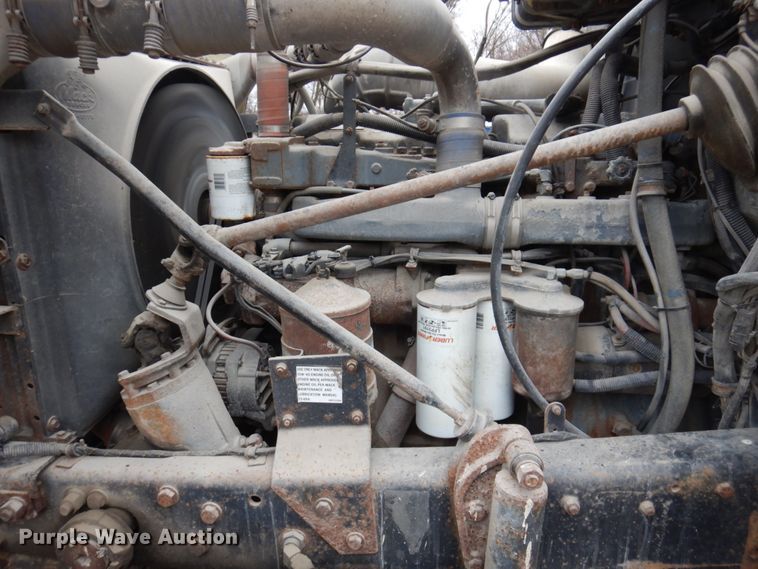 image for item IM9861 1995 Mack RD Series  roll-off container truck