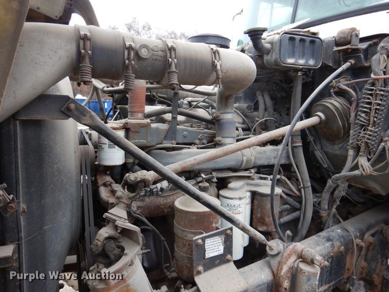 image for item IM9861 1995 Mack RD Series  roll-off container truck