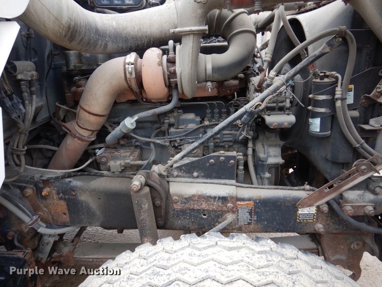 image for item IM9861 1995 Mack RD Series  roll-off container truck