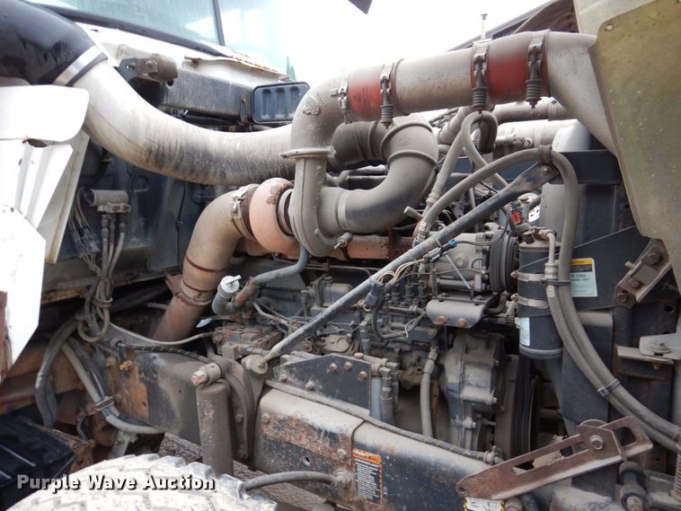 image for item IM9861 1995 Mack RD Series  roll-off container truck