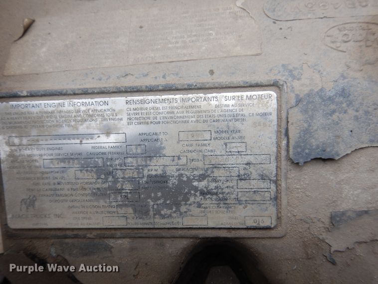 image for item IM9861 1995 Mack RD Series  roll-off container truck