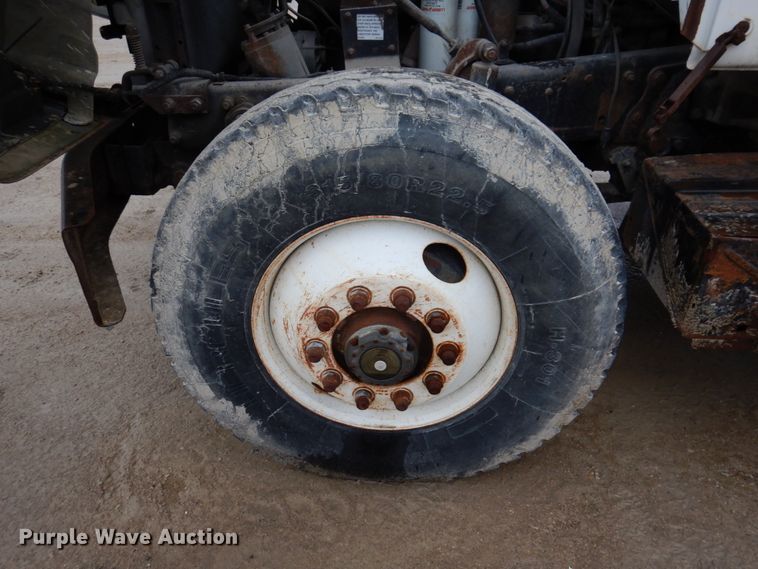 image for item IM9861 1995 Mack RD Series  roll-off container truck