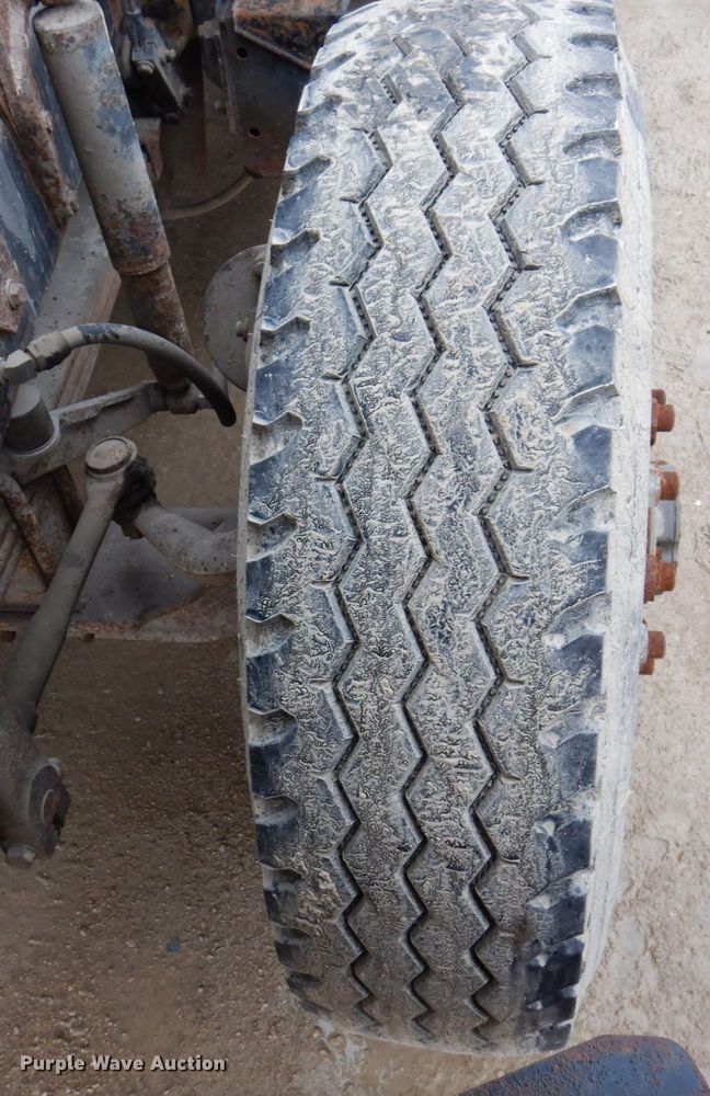 image for item IM9861 1995 Mack RD Series  roll-off container truck