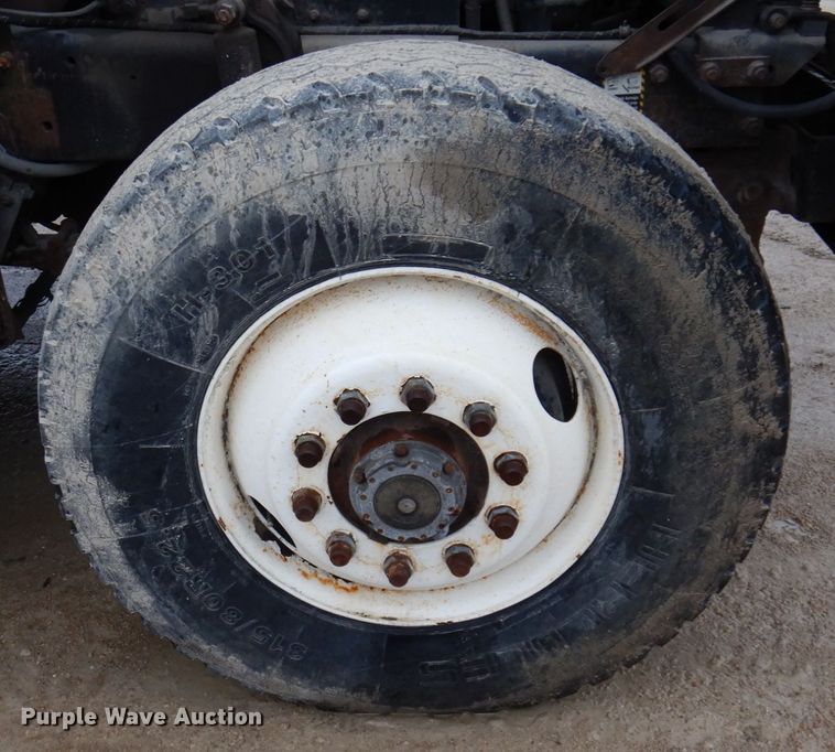 image for item IM9861 1995 Mack RD Series  roll-off container truck