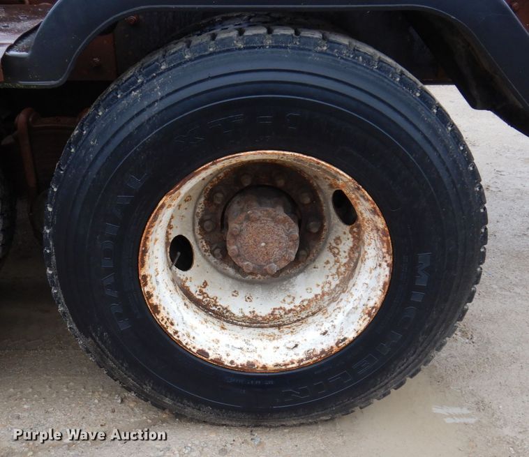 image for item IM9861 1995 Mack RD Series  roll-off container truck