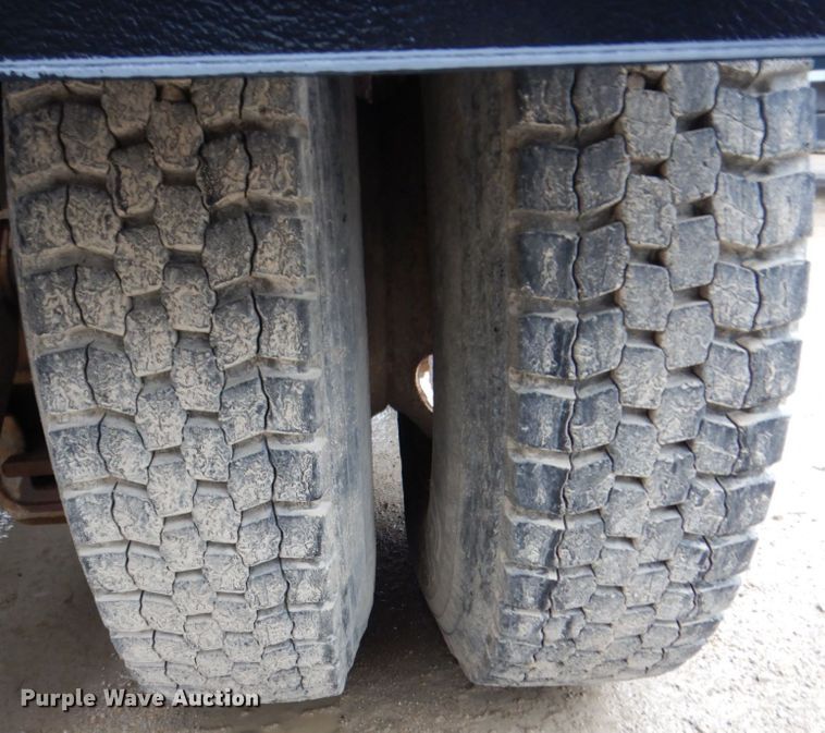 image for item IM9861 1995 Mack RD Series  roll-off container truck