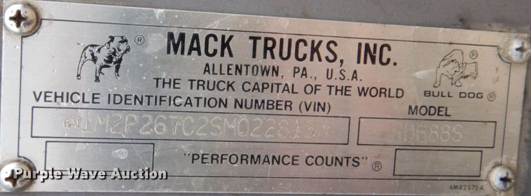 image for item IM9861 1995 Mack RD Series  roll-off container truck