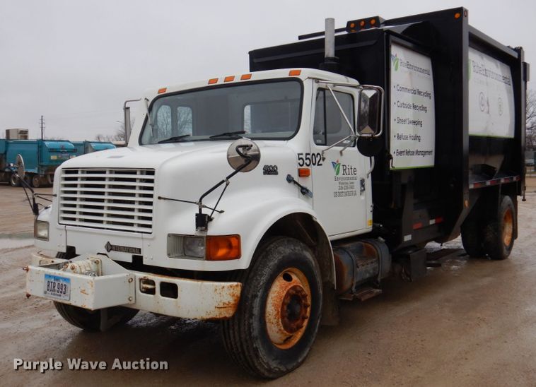 image for item IM9862 1999 International 4900  refuse truck
