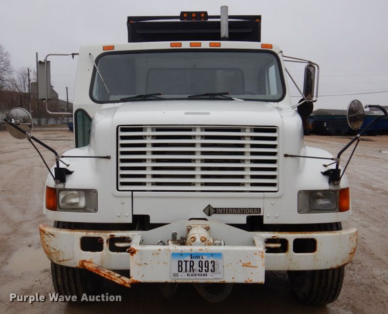 image for item IM9862 1999 International 4900  refuse truck