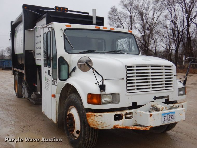 image for item IM9862 1999 International 4900  refuse truck
