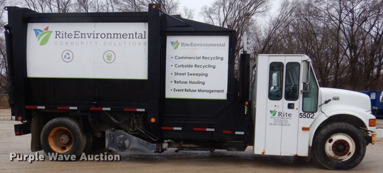 image for item IM9862 1999 International 4900  refuse truck