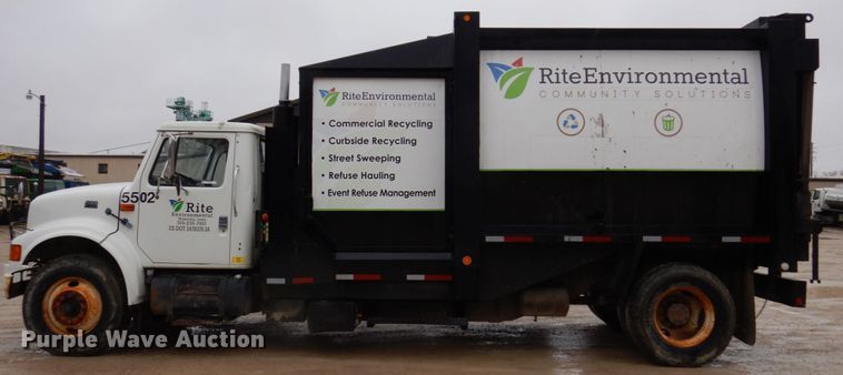 image for item IM9862 1999 International 4900  refuse truck