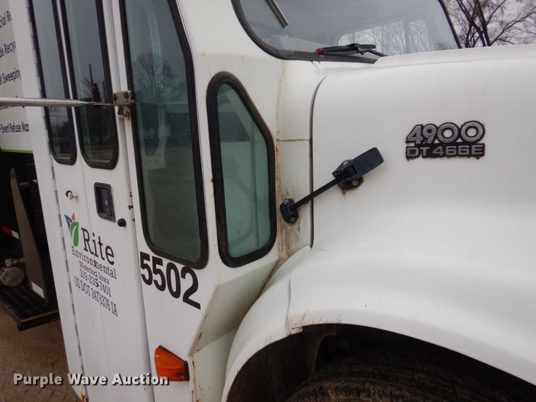 image for item IM9862 1999 International 4900  refuse truck