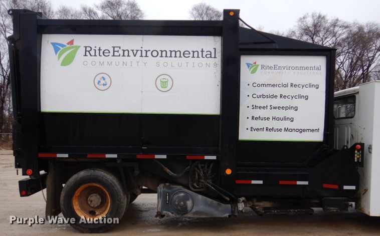 image for item IM9862 1999 International 4900  refuse truck
