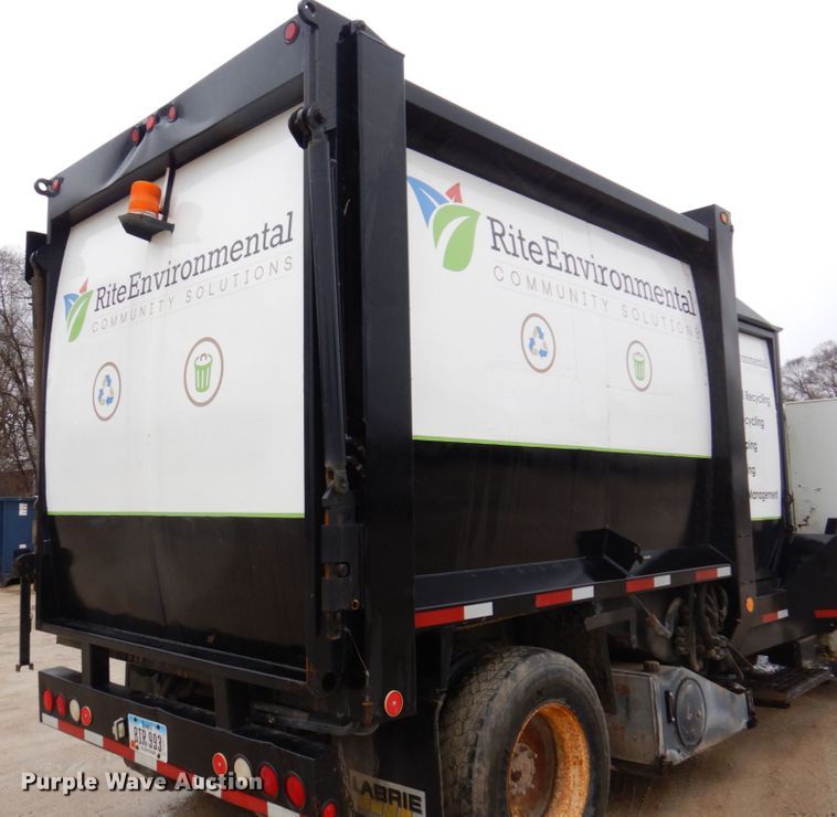 image for item IM9862 1999 International 4900  refuse truck