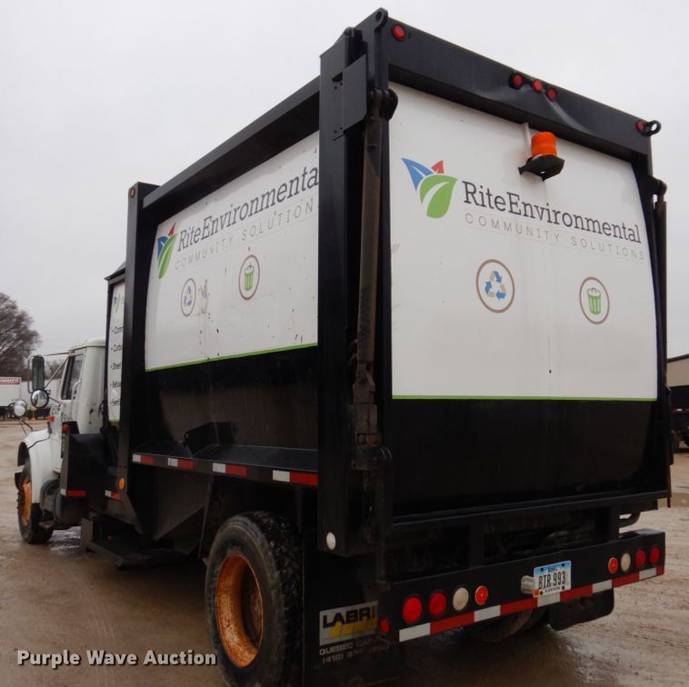 image for item IM9862 1999 International 4900  refuse truck