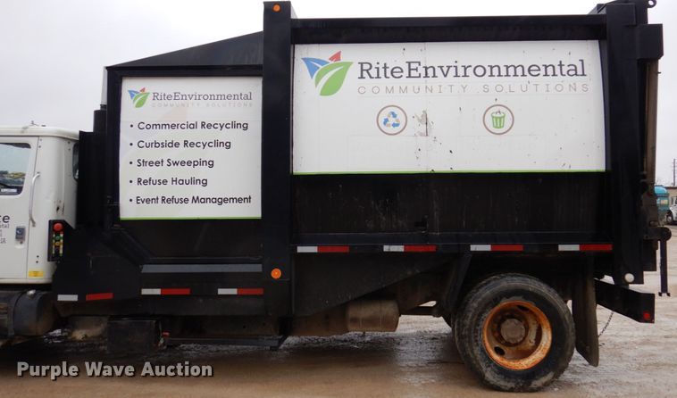 image for item IM9862 1999 International 4900  refuse truck