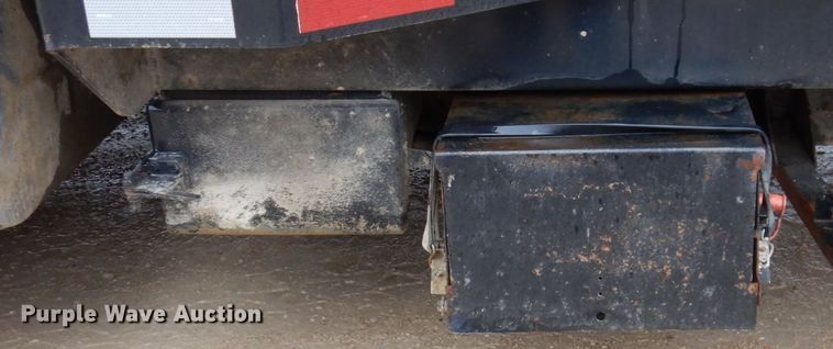 image for item IM9862 1999 International 4900  refuse truck