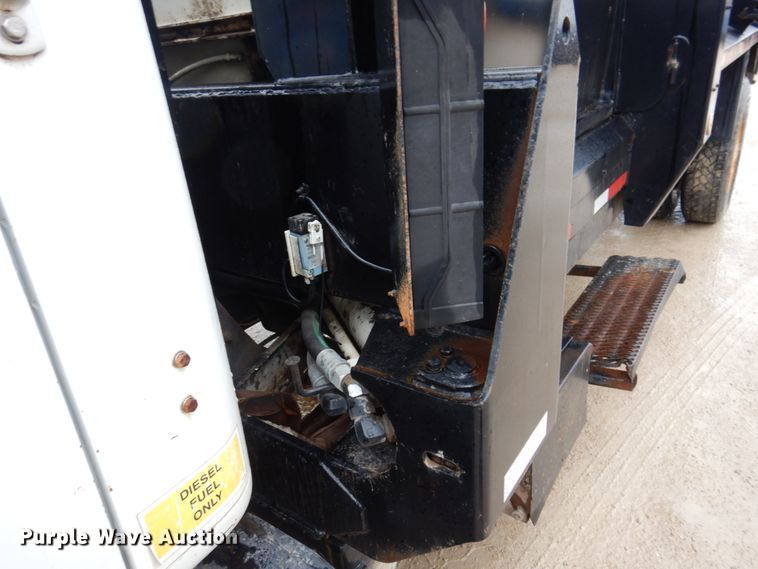 image for item IM9862 1999 International 4900  refuse truck