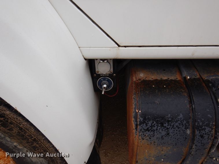 image for item IM9862 1999 International 4900  refuse truck