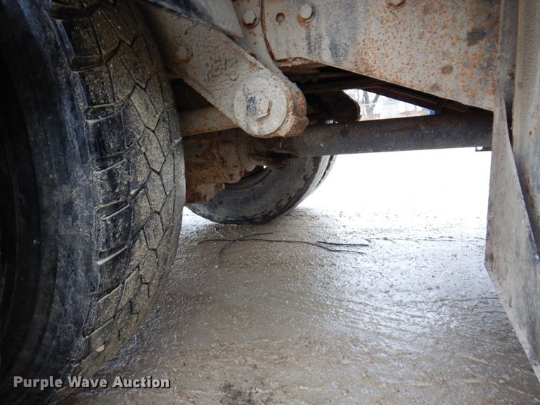 image for item IM9862 1999 International 4900  refuse truck