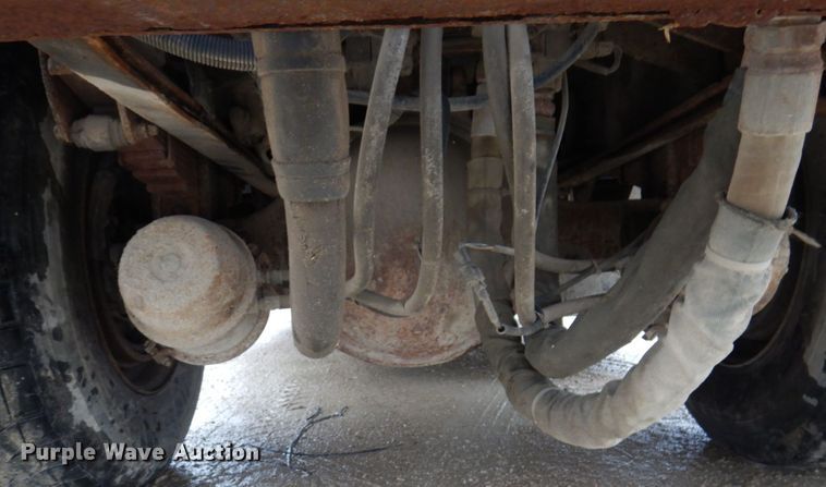 image for item IM9862 1999 International 4900  refuse truck