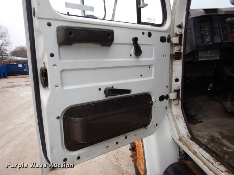 image for item IM9862 1999 International 4900  refuse truck