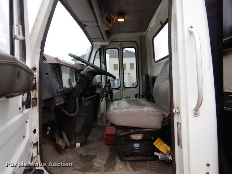 image for item IM9862 1999 International 4900  refuse truck