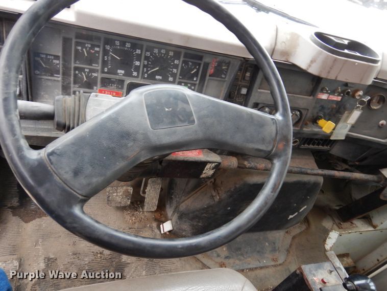 image for item IM9862 1999 International 4900  refuse truck