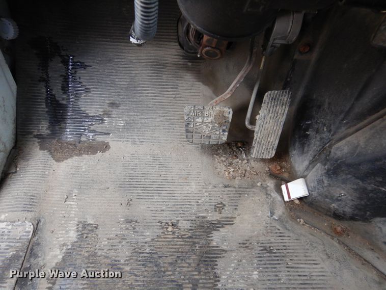 image for item IM9862 1999 International 4900  refuse truck