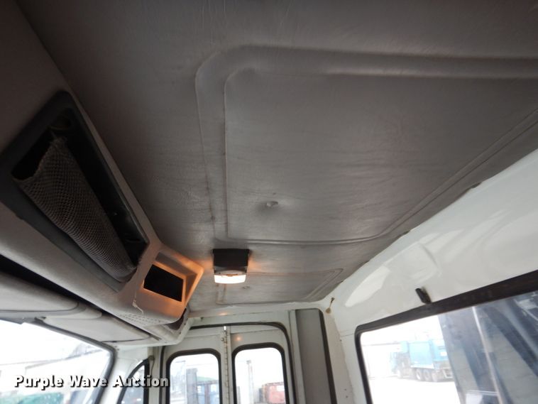 image for item IM9862 1999 International 4900  refuse truck