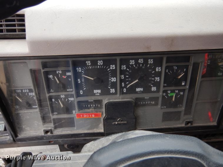 image for item IM9862 1999 International 4900  refuse truck