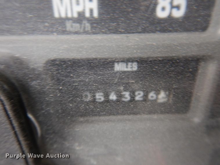 image for item IM9862 1999 International 4900  refuse truck