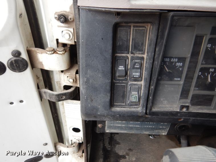 image for item IM9862 1999 International 4900  refuse truck