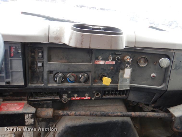 image for item IM9862 1999 International 4900  refuse truck