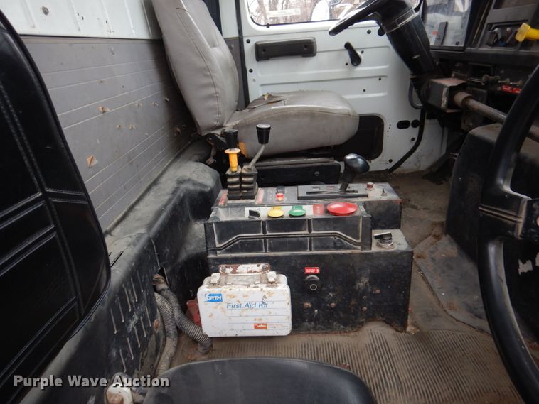 image for item IM9862 1999 International 4900  refuse truck