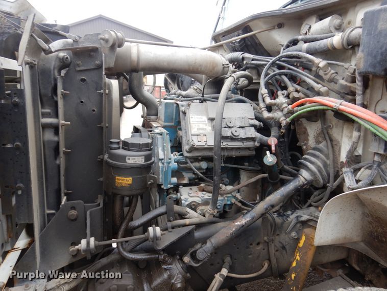 image for item IM9862 1999 International 4900  refuse truck