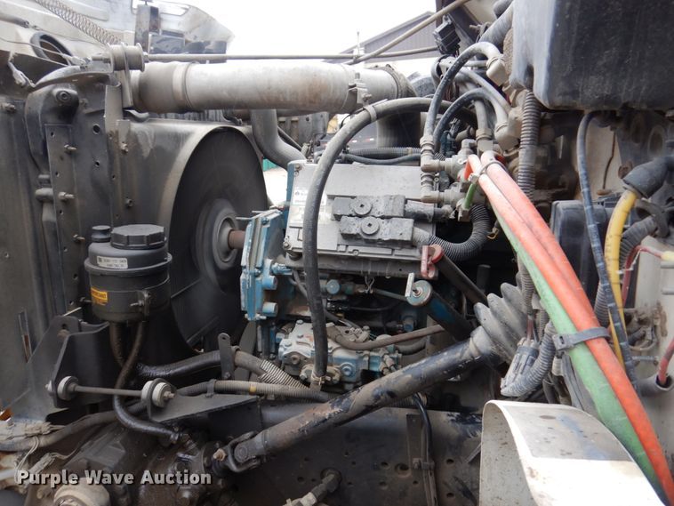 image for item IM9862 1999 International 4900  refuse truck