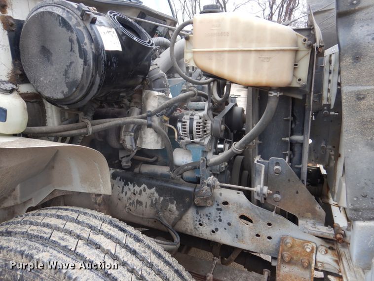 image for item IM9862 1999 International 4900  refuse truck