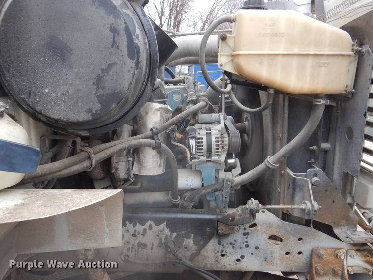 image for item IM9862 1999 International 4900  refuse truck