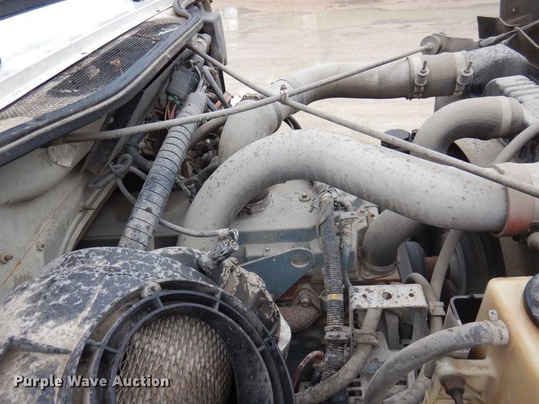 image for item IM9862 1999 International 4900  refuse truck