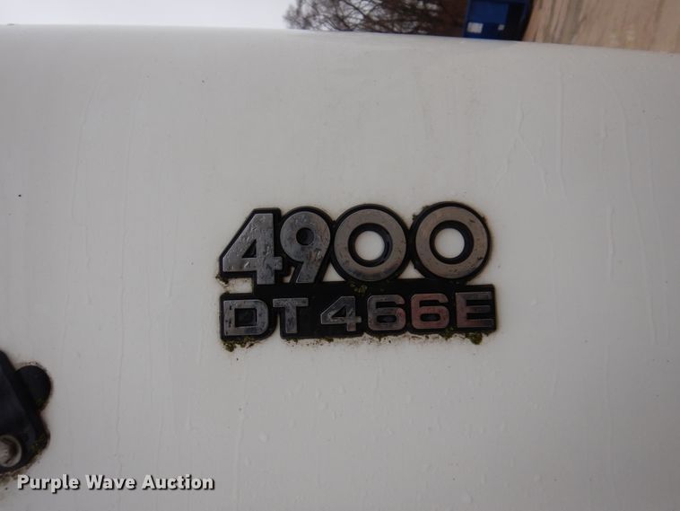 image for item IM9862 1999 International 4900  refuse truck