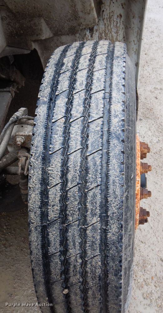 image for item IM9862 1999 International 4900  refuse truck