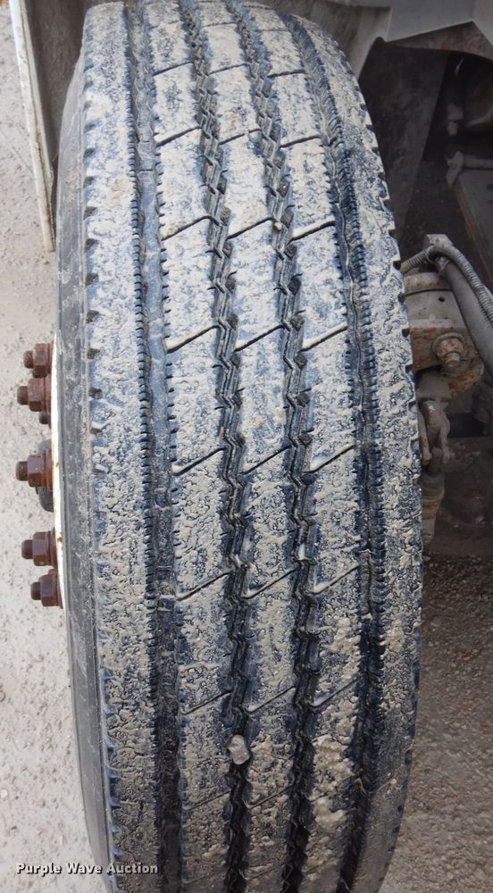 image for item IM9862 1999 International 4900  refuse truck