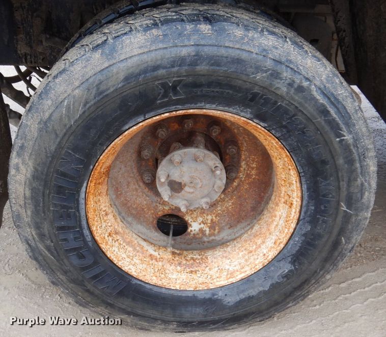 image for item IM9862 1999 International 4900  refuse truck