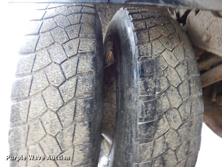 image for item IM9862 1999 International 4900  refuse truck