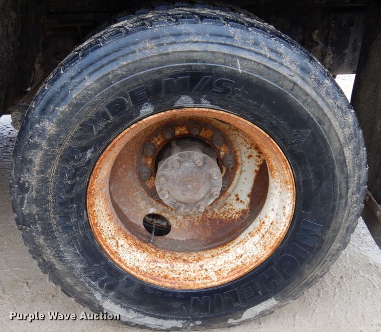 image for item IM9862 1999 International 4900  refuse truck