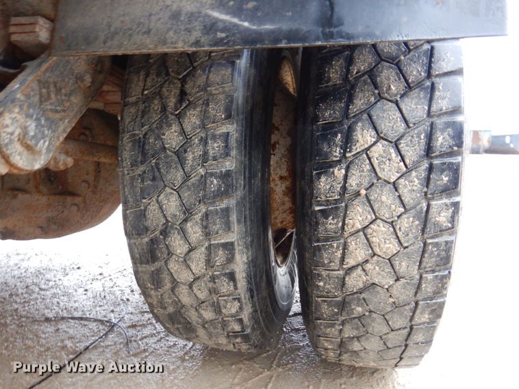 image for item IM9862 1999 International 4900  refuse truck