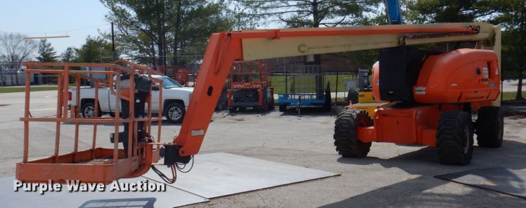 image for item IV9533 2000 JLG 800A  boom lift
