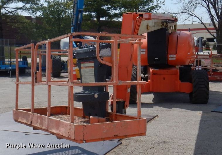 image for item IV9533 2000 JLG 800A  boom lift